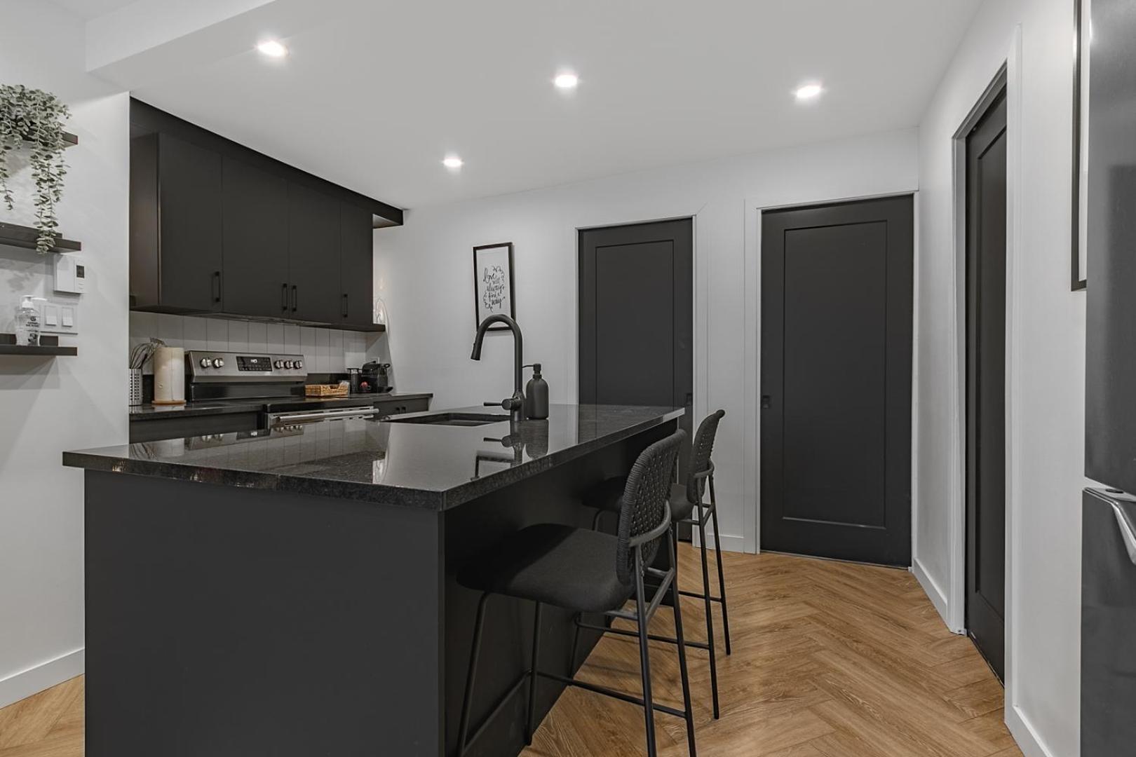 Les Appartements Du 300 Québec Eksteriør bilde